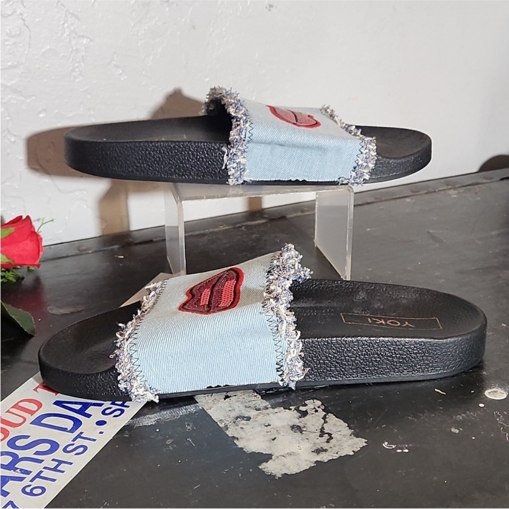 Yoki Blue Denim Frayed Slide Sandal Chic Whimsical Red Sequin Lip Design NWT S-9 - Picture 14 of 16